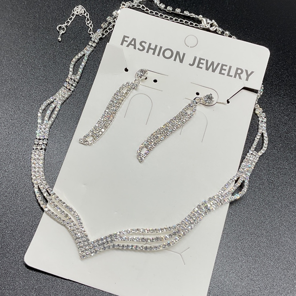 Elegant Silver Necklace and Earring Set